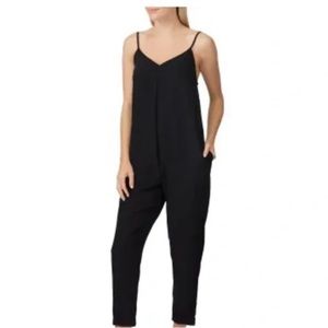 Old navy Sunday sleep wear maternity and nursing jumpsuit size large.